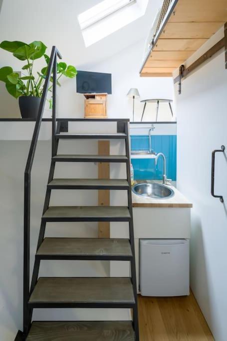 Super Fancy In Trendiest Area Apartment